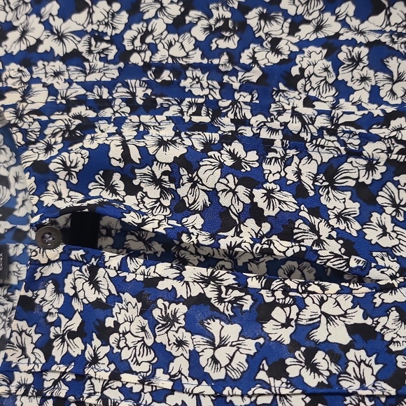 J. CREW Cascade Ruffle Navy and White Floral Blouse With Keyhole Size 0 - Picture 9 of 16